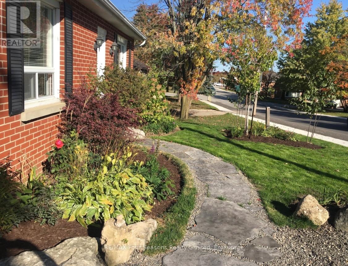 50 AMARANTH STREET W