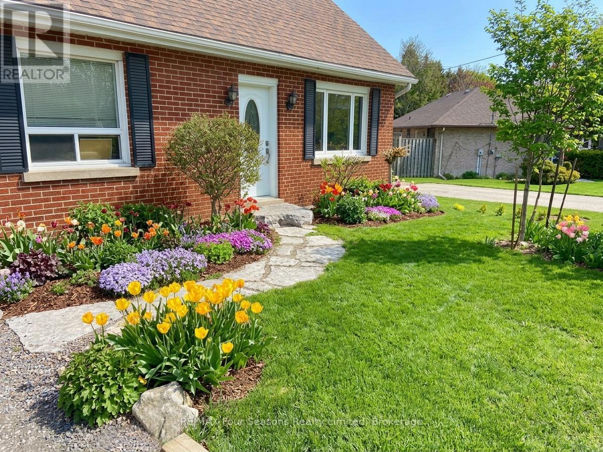 50 AMARANTH STREET W