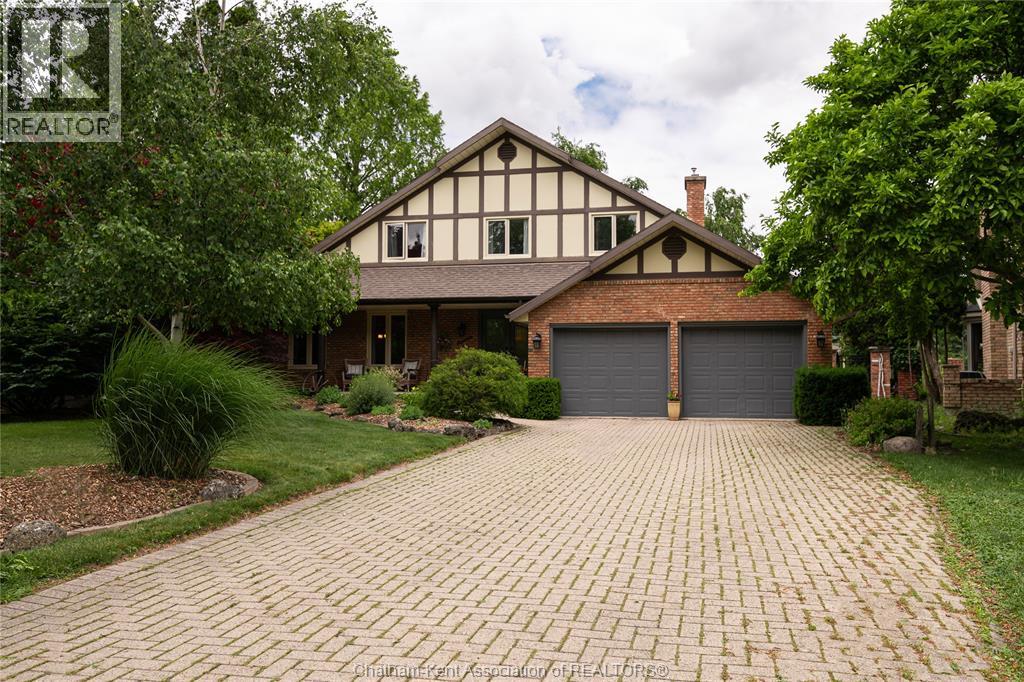Photo 1 of 48 — 11 ALGONQUIAN DRIVE, Chatham, ON N7M5Y2