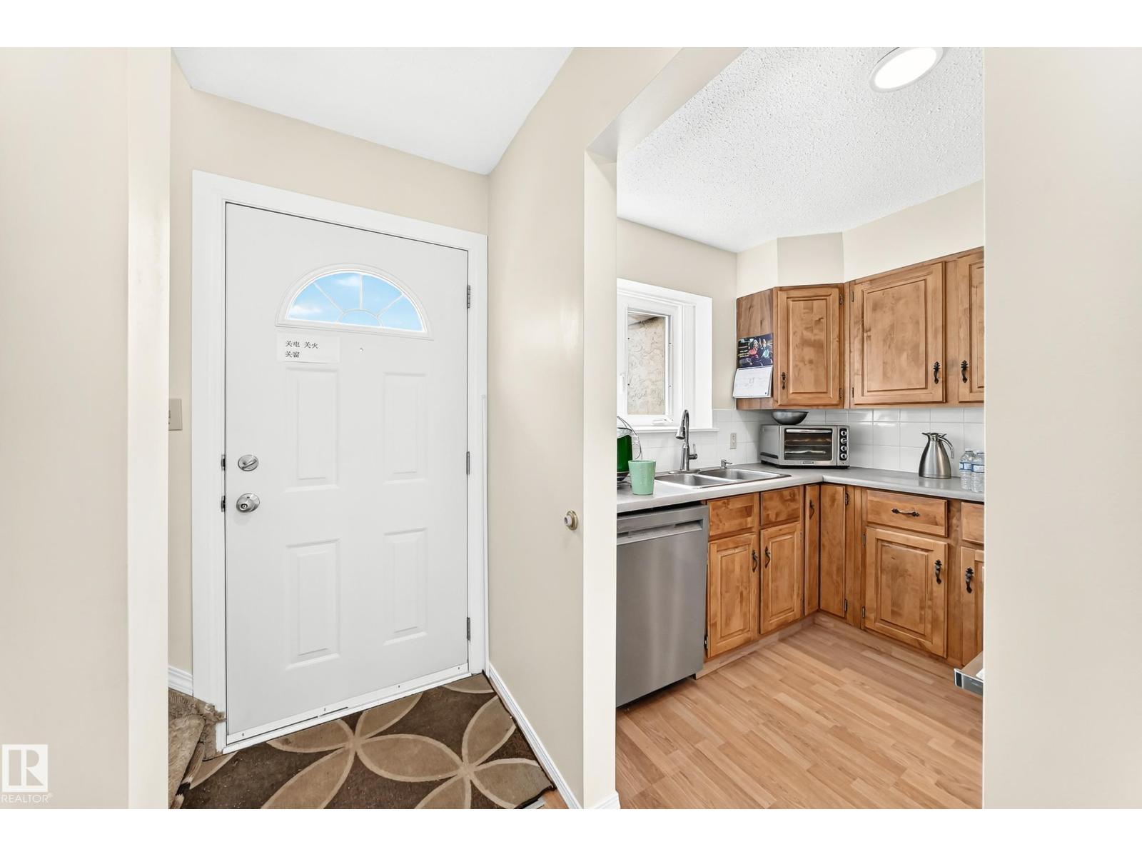 102 ROYAL TC NW