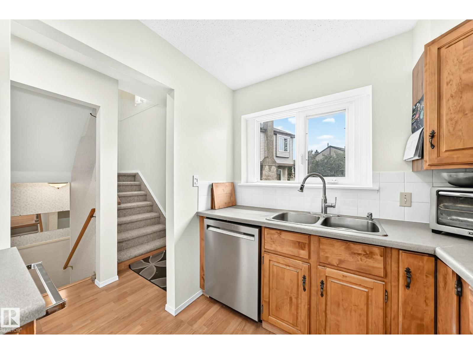 102 ROYAL TC NW