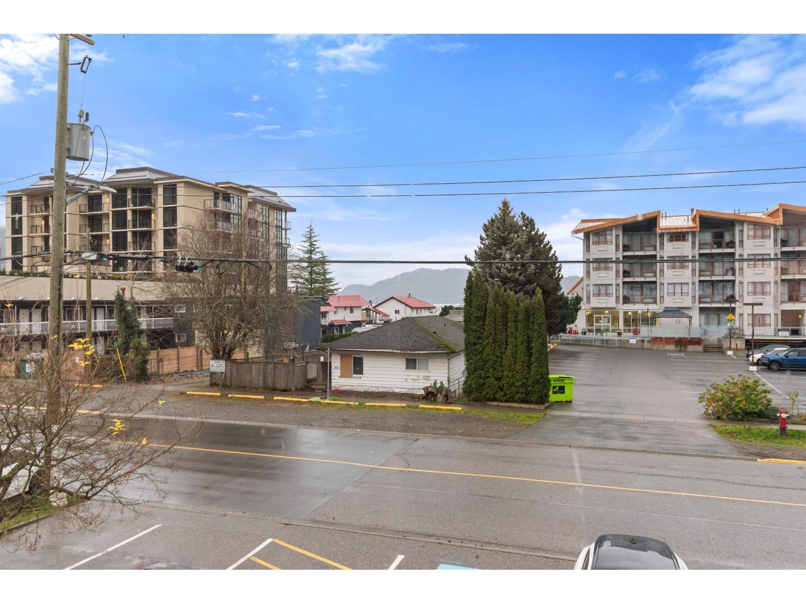 205 160 LILLOOET AVENUE|Harrison Hot Springs
