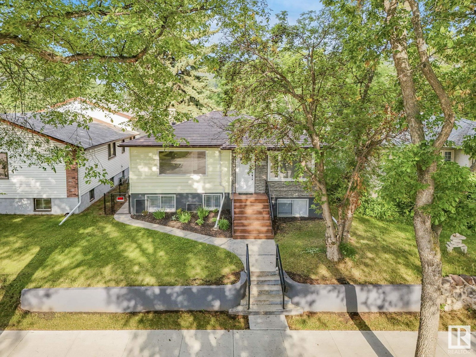 11908 52 ST NW