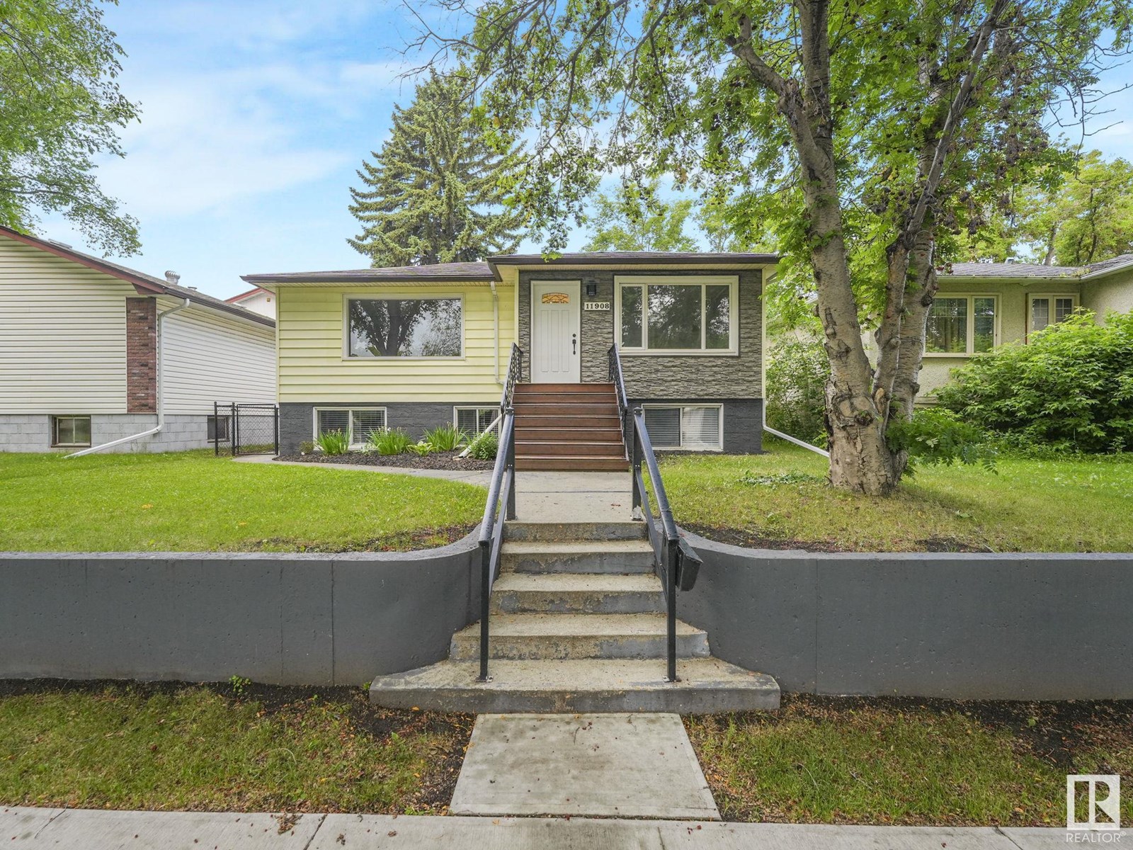 11908 52 ST NW