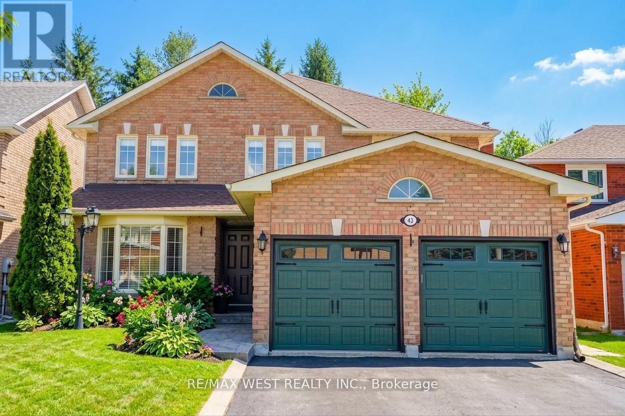 Photo 1 of 27 — 43 SUMMITCREST DRIVE, Richmond Hill (Devonsleigh), ON L4S1A7