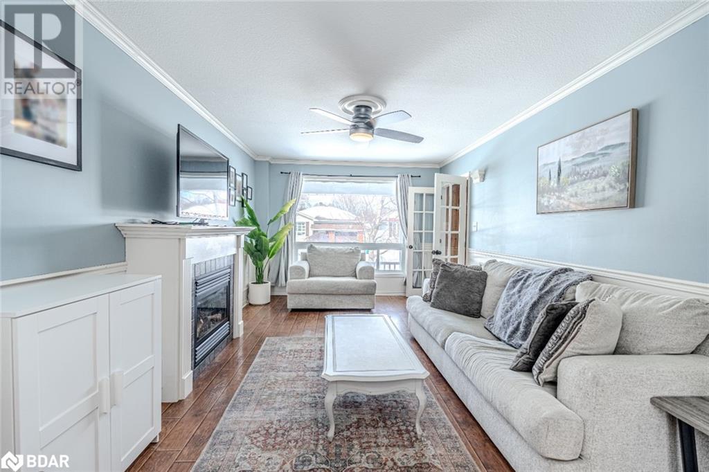 31 COURTNEY Crescent