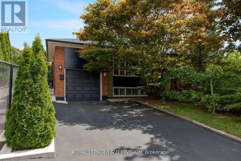 27 PARAMOUNT COURT Toronto (Brookhaven-Amesbury) ON M6M2L3