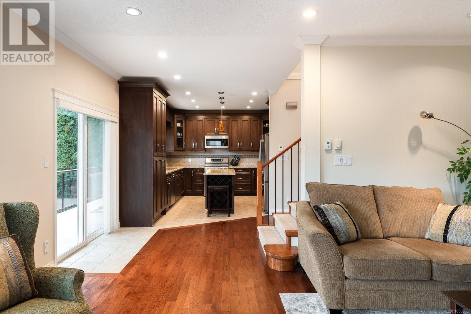 5173 Lochside Dr