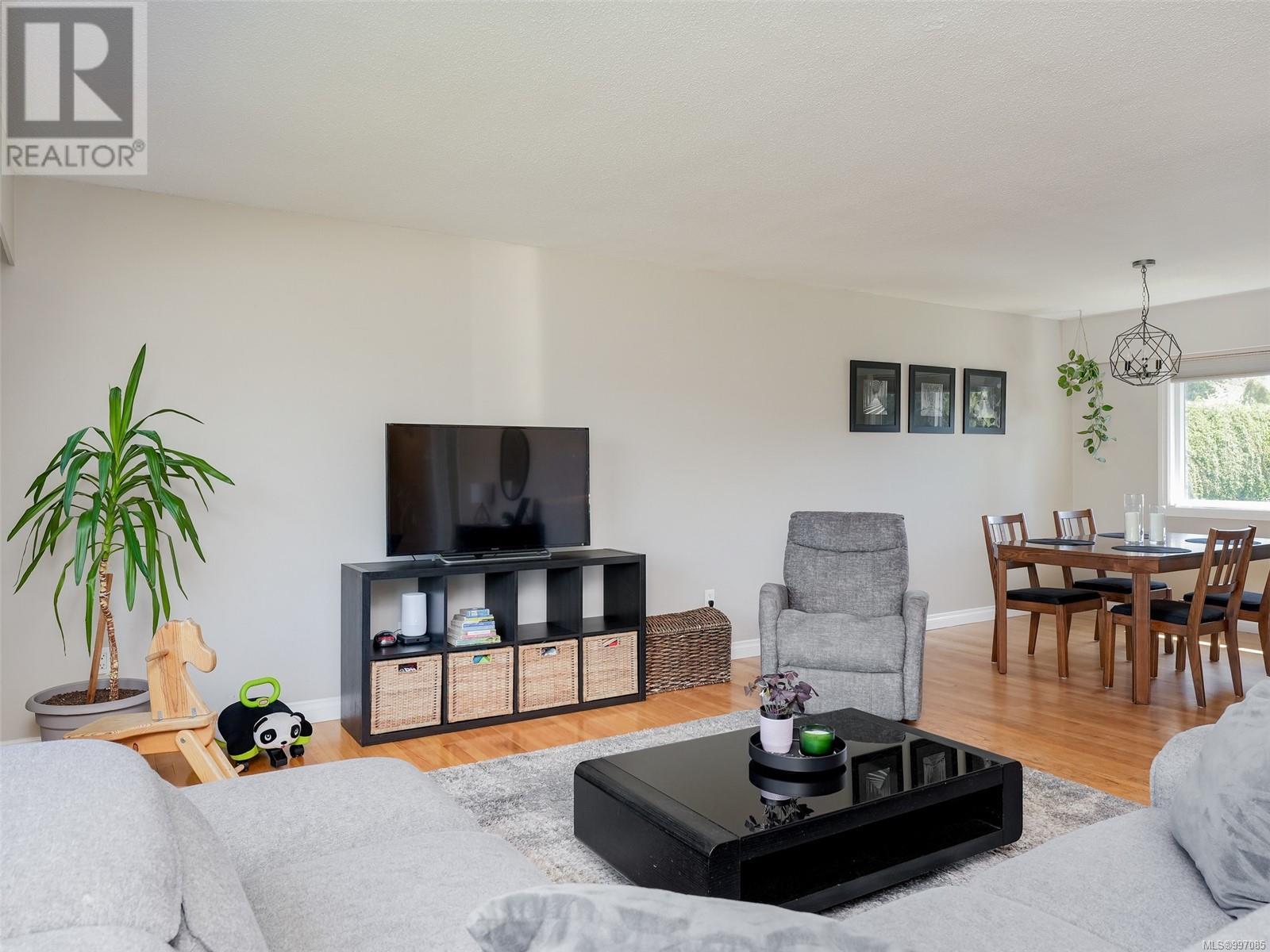 1583 Kenmore Rd