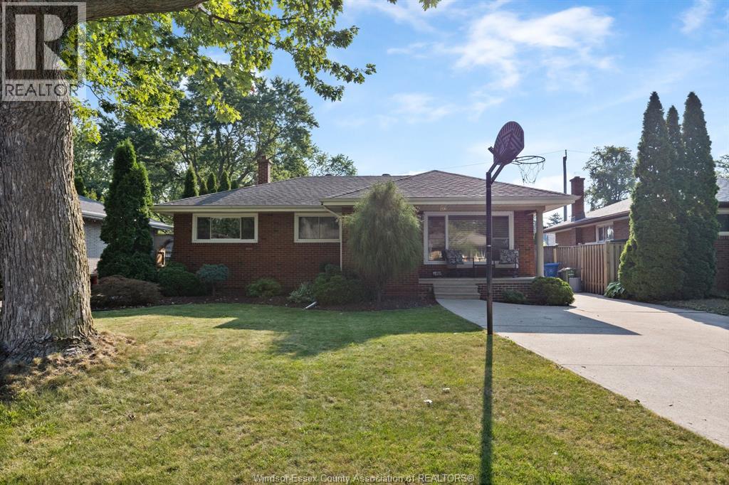 462 DORMAR DRIVE