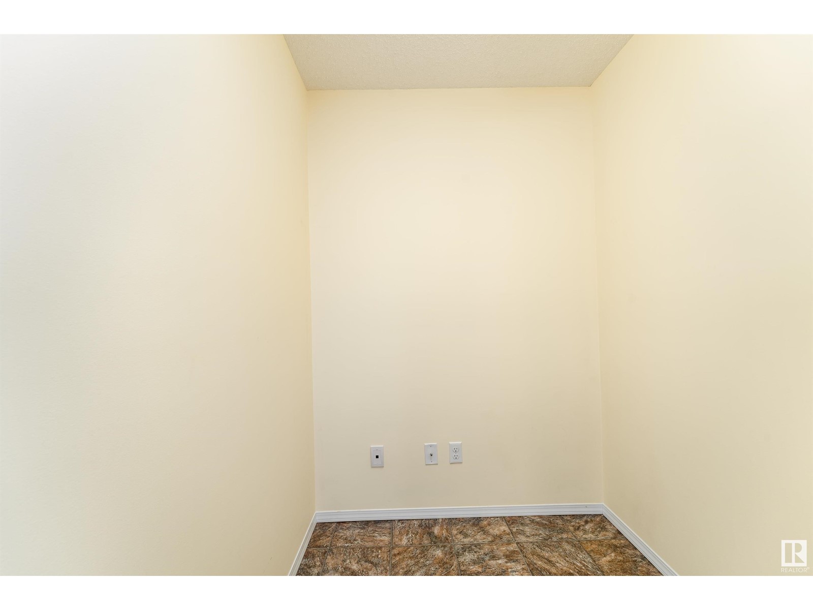 #438 301 CLAREVIEW STATION DR NW