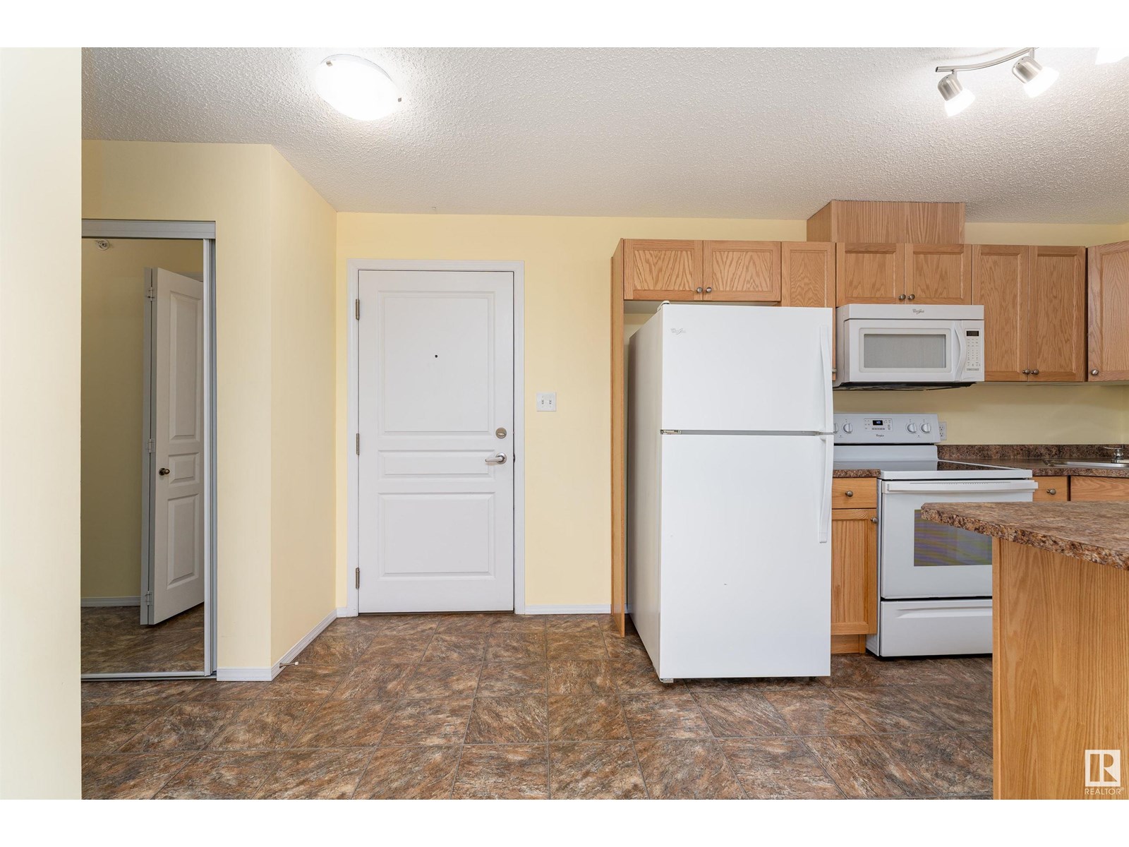 #438 301 CLAREVIEW STATION DR NW