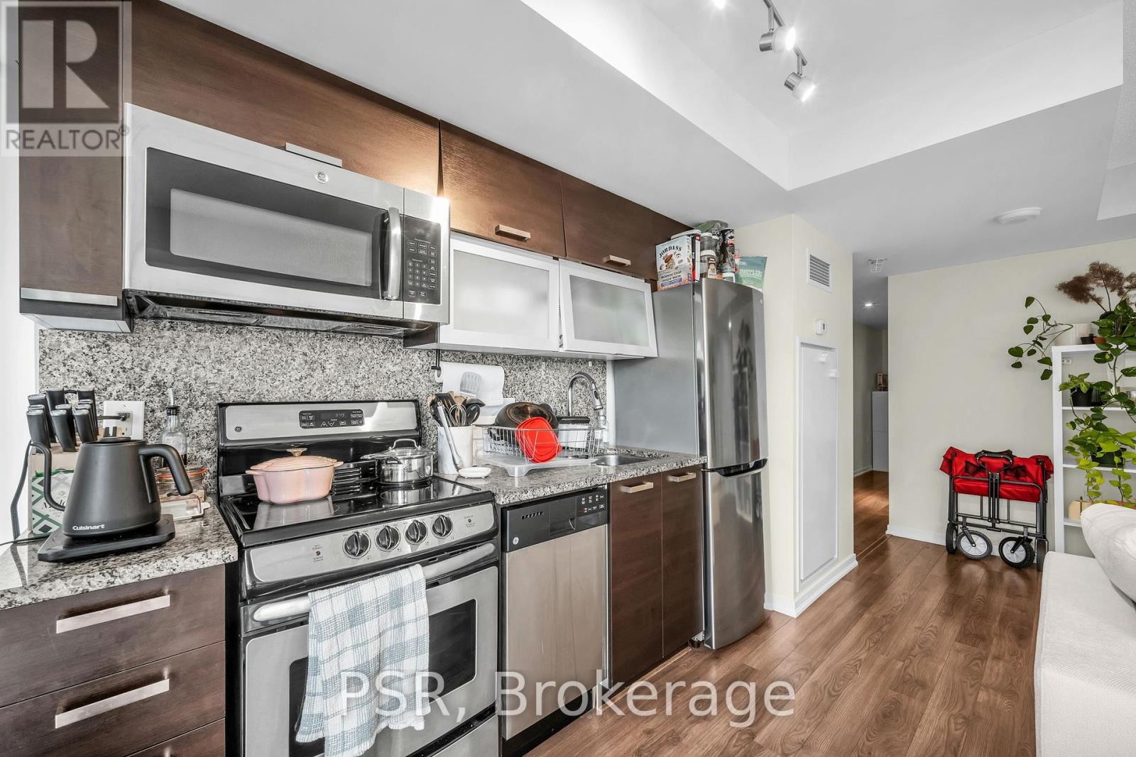 1210E - 36 LISGAR STREET