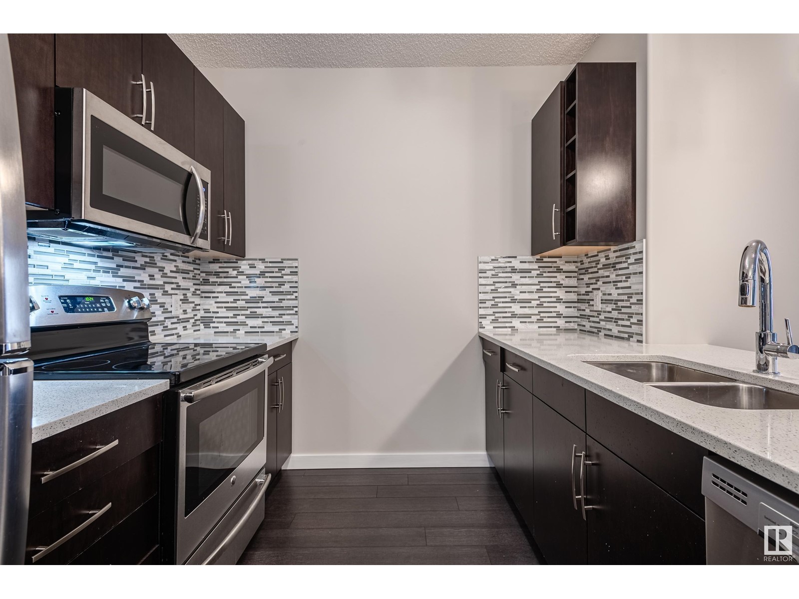 #115 320 AMBLESIDE LI SW
