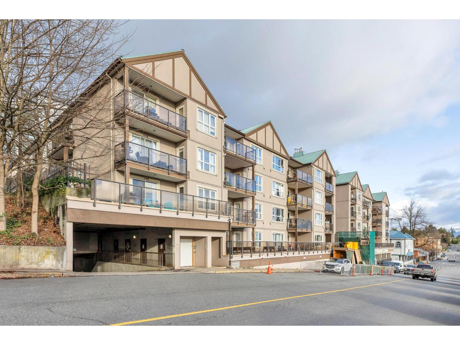 313 33165 2ND AVENUE