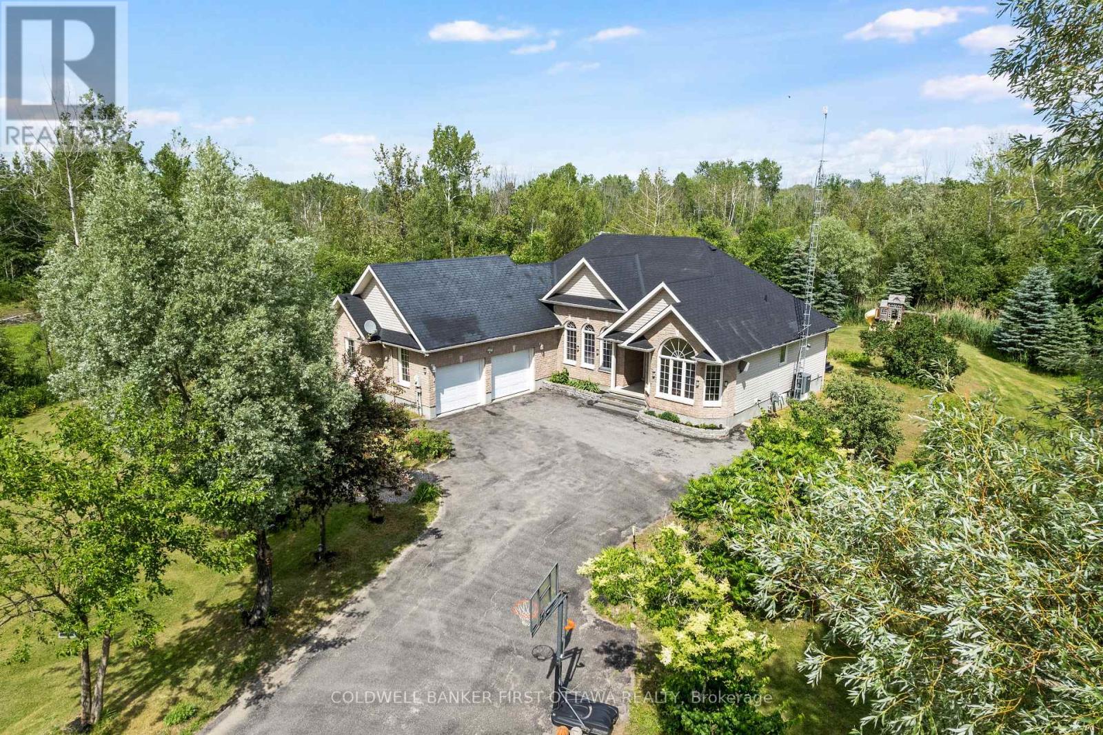 11 RIDEAU CROSSING CRESCENT
