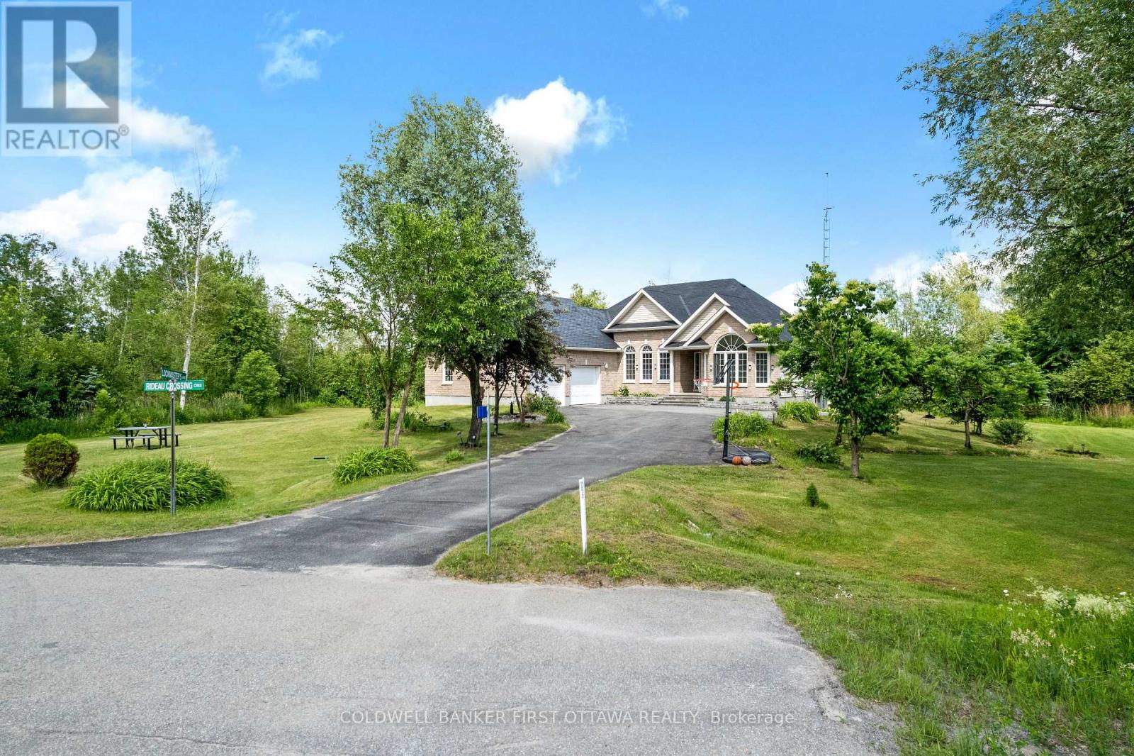 11 RIDEAU CROSSING CRESCENT