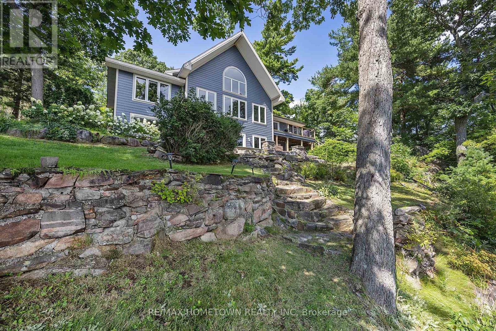 41 RIVERVIEW DRIVE