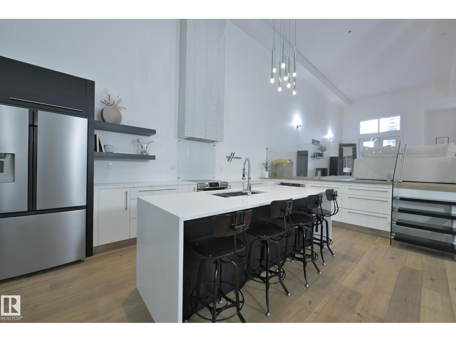 #403 10154 103 ST NW