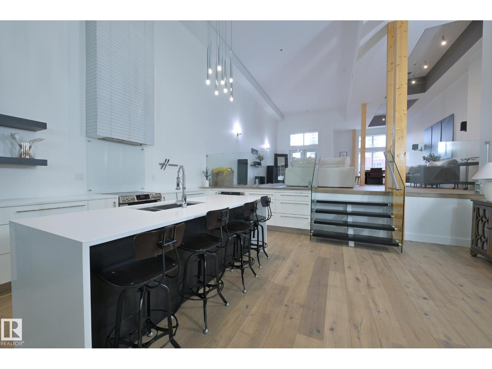 #403 10154 103 ST NW