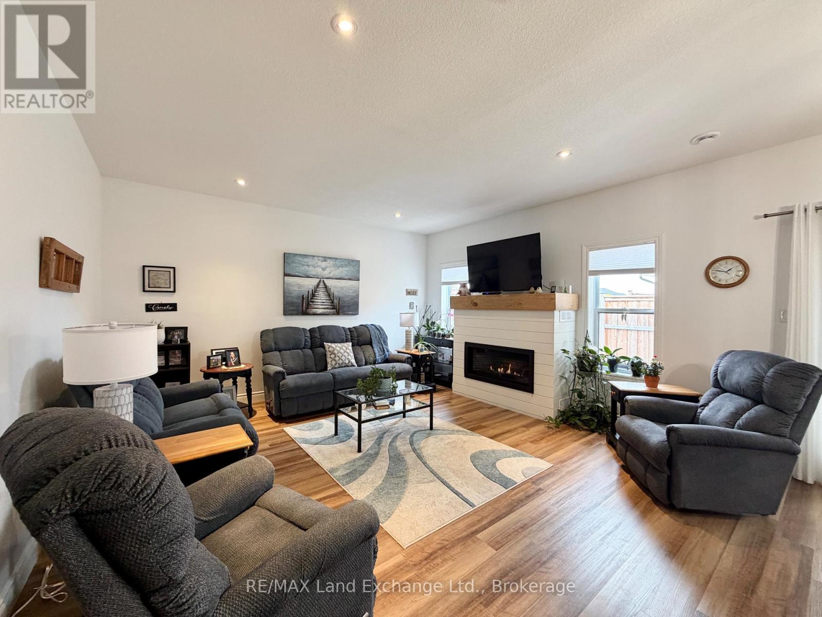 30 - 1050 WATERLOO STREET