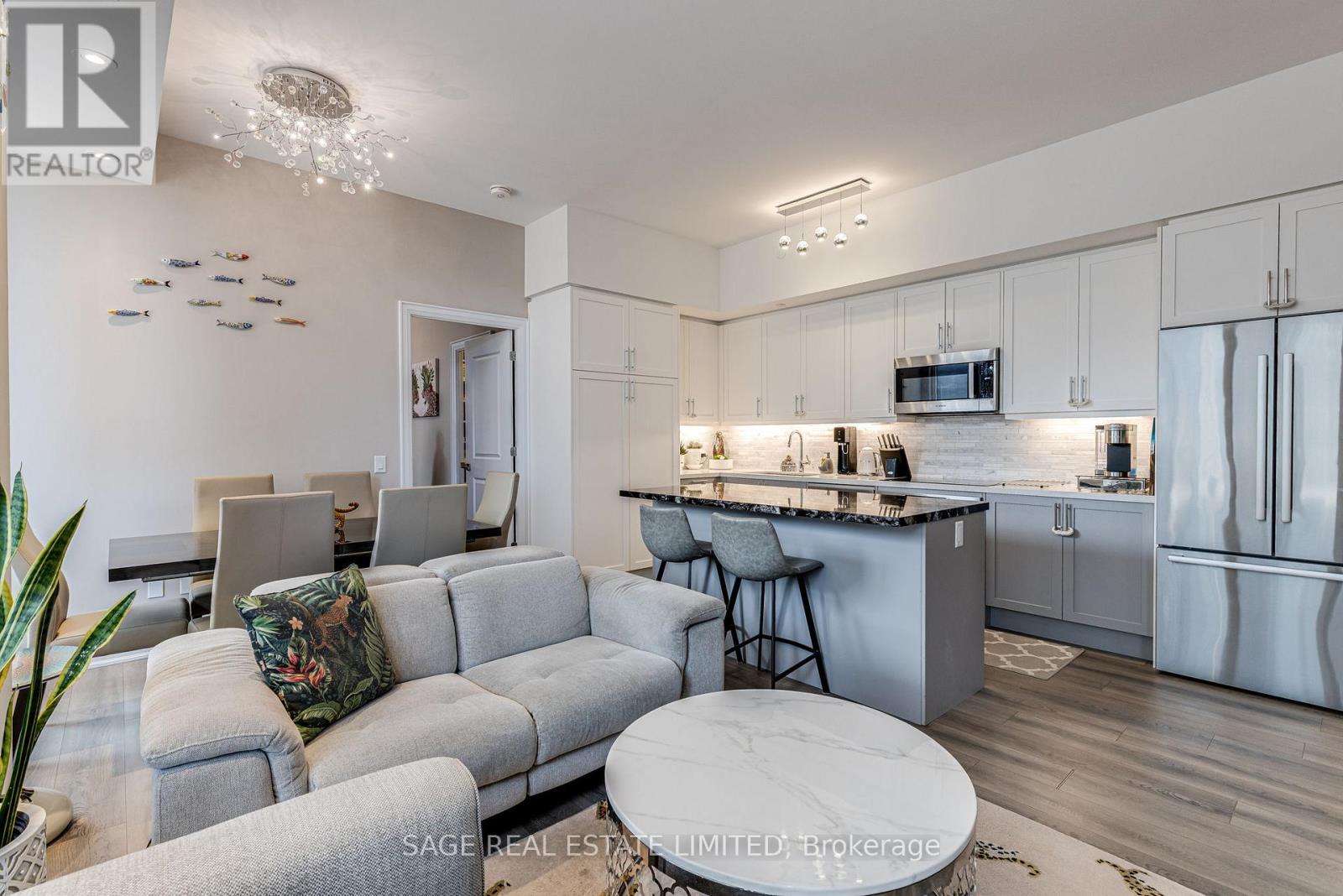 216 - 10 GATINEAU DRIVE