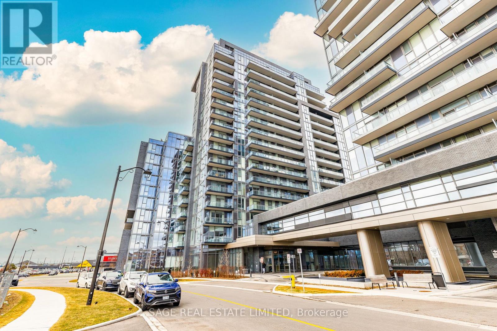216 - 10 GATINEAU DRIVE