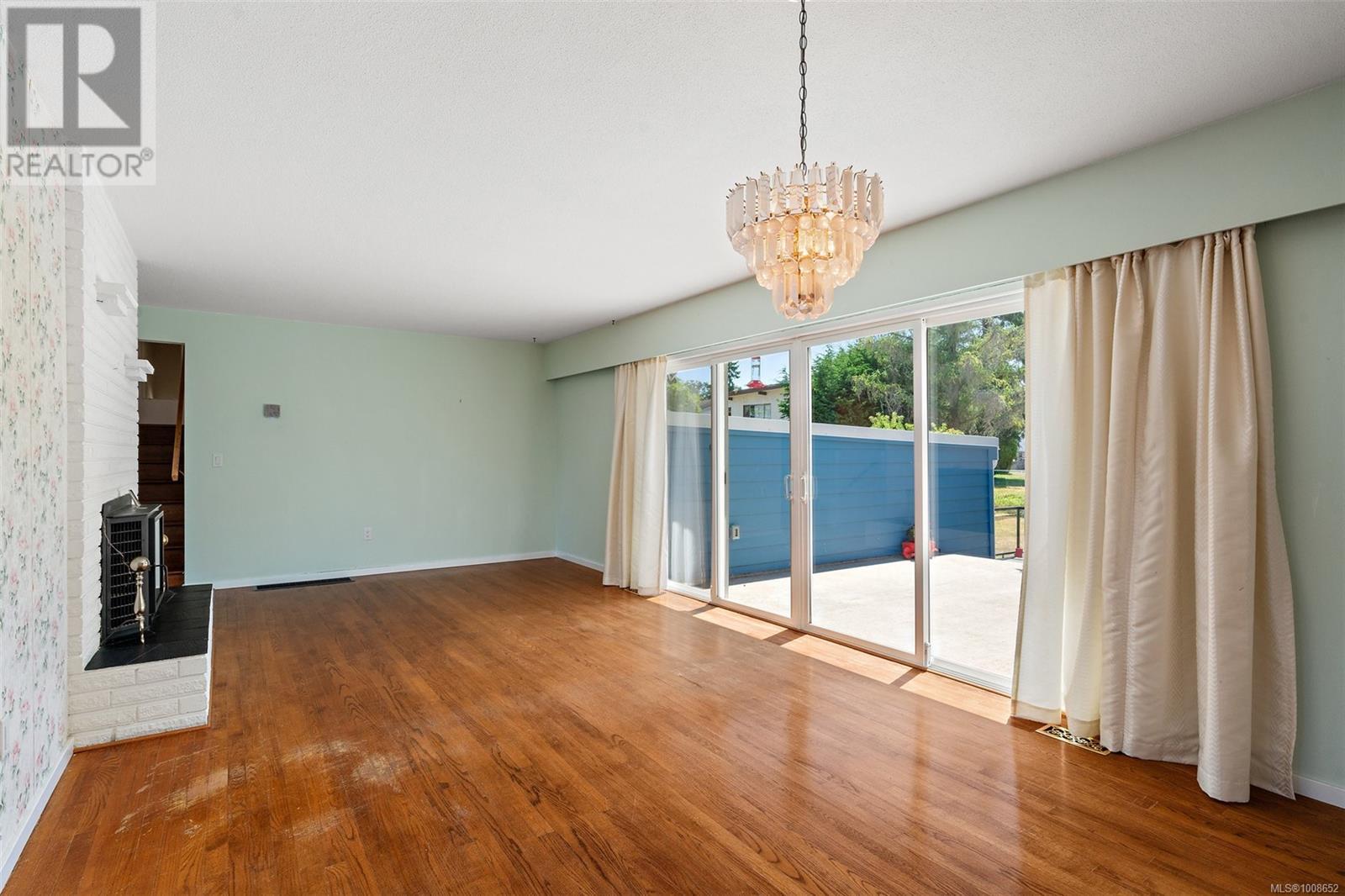 1563 Kenmore Rd
