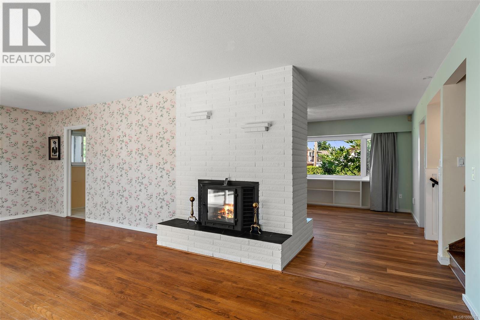 1563 Kenmore Rd