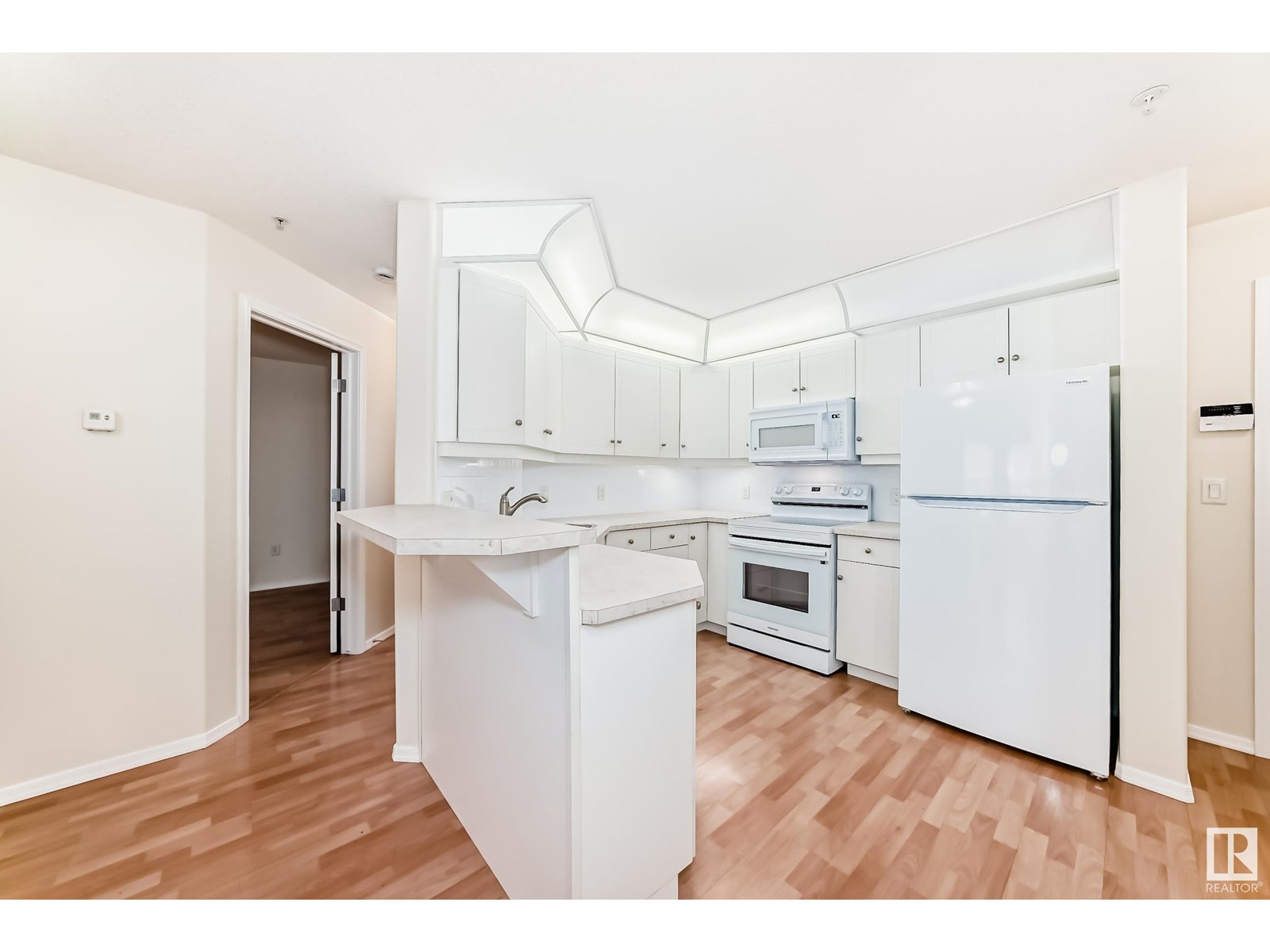 #102 9008 99 AV NW NW