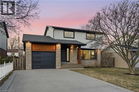 26 CLIFTON DOWNS Road Hamilton ON L9C2P2