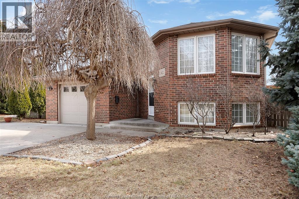 342 THORN RIDGE CRESCENT