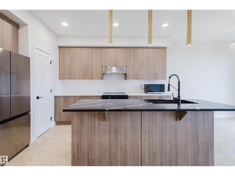 8292 Kiriak LO SW Edmonton AB T6W5S2