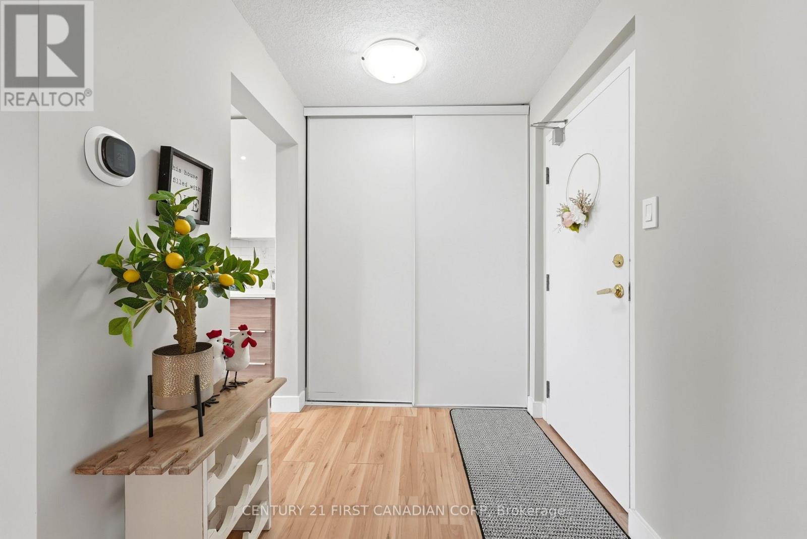 1007 - 570 PROUDFOOT LANE