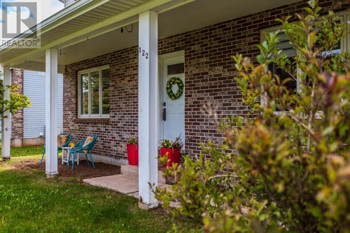 122 MEADOWLAND Avenue