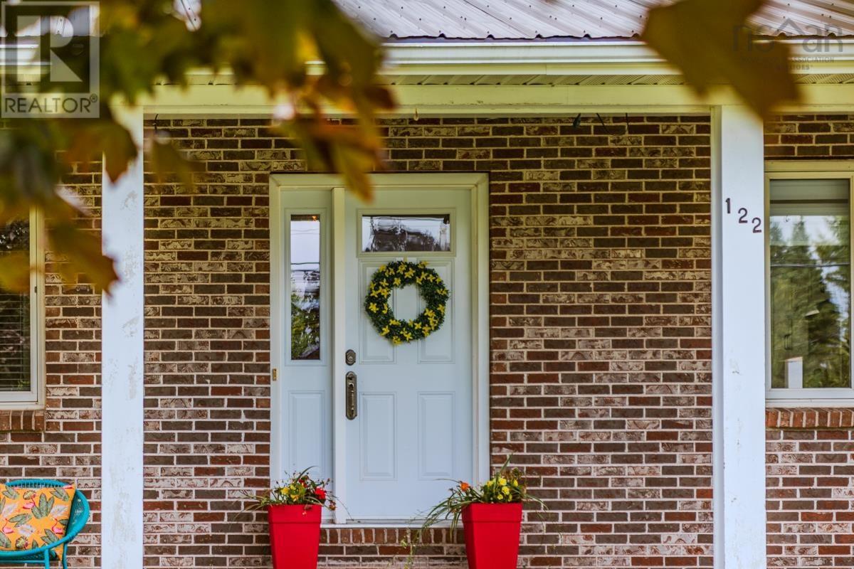 122 MEADOWLAND Avenue