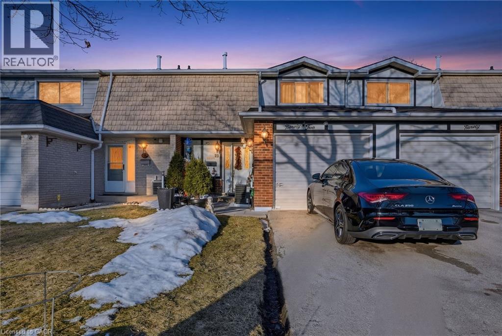 Photo 1 of 30 — 92 ST. ANDREWS Drive, Hamilton, ON L8K6H4