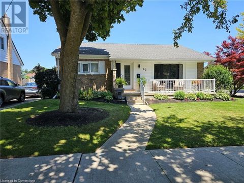 82 GLENDALE Road Kitchener ON N2H2Z8