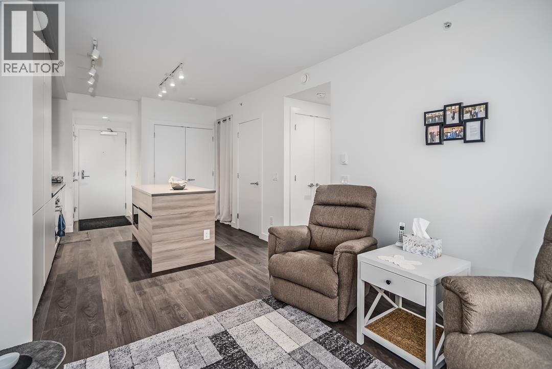 1801 657 WHITING WAY