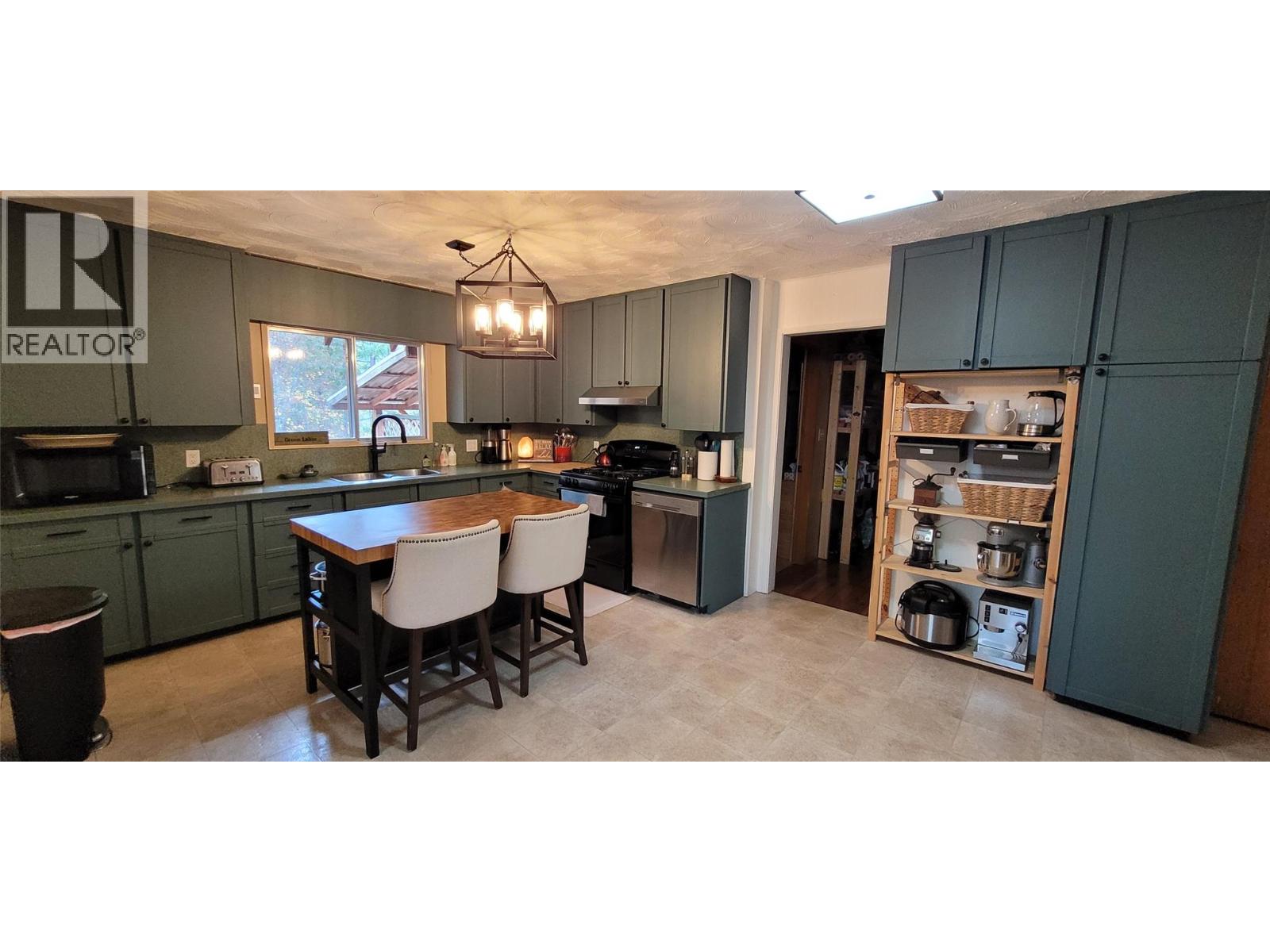 2126 Creighton Valley Road