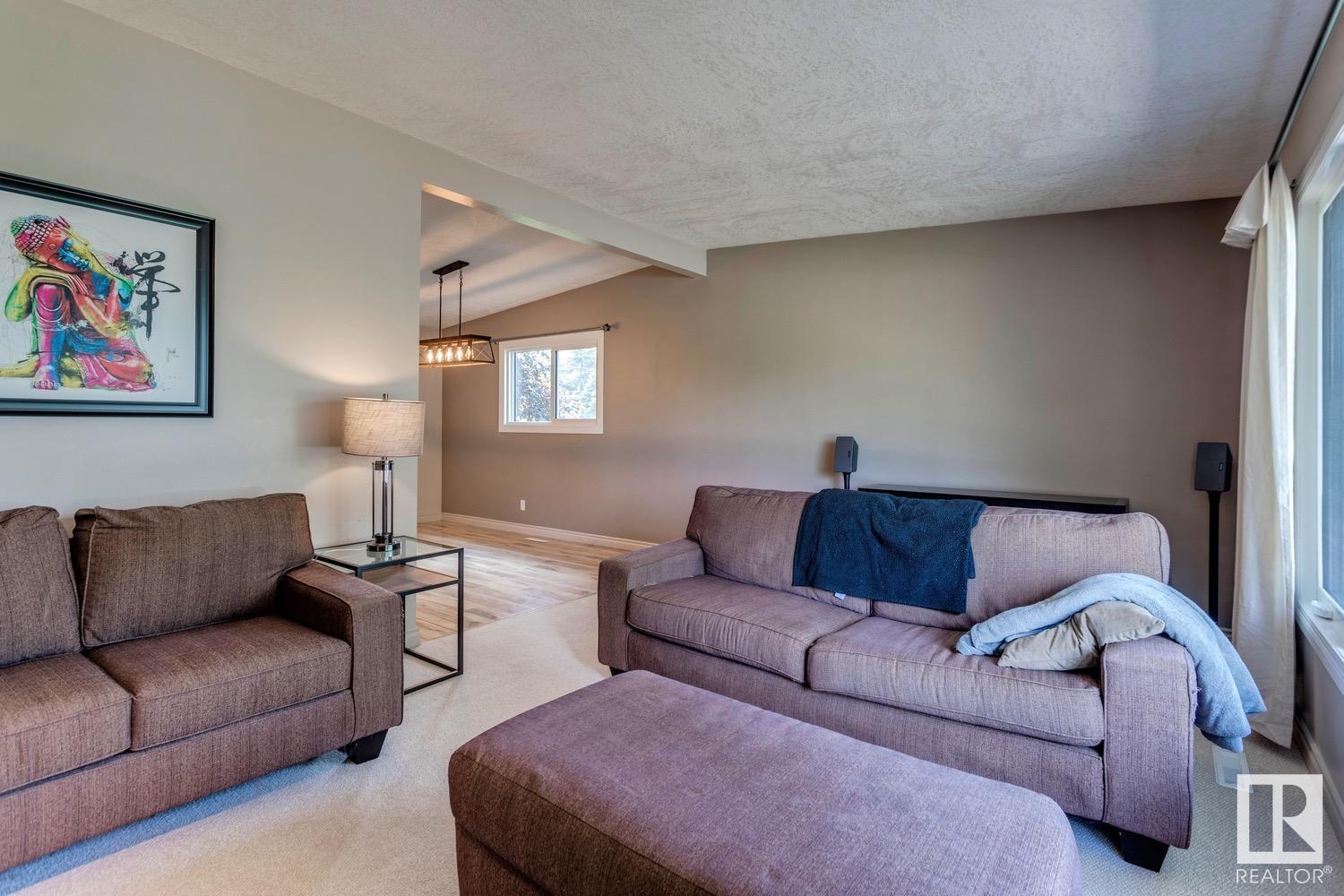 11211 48 AV NW