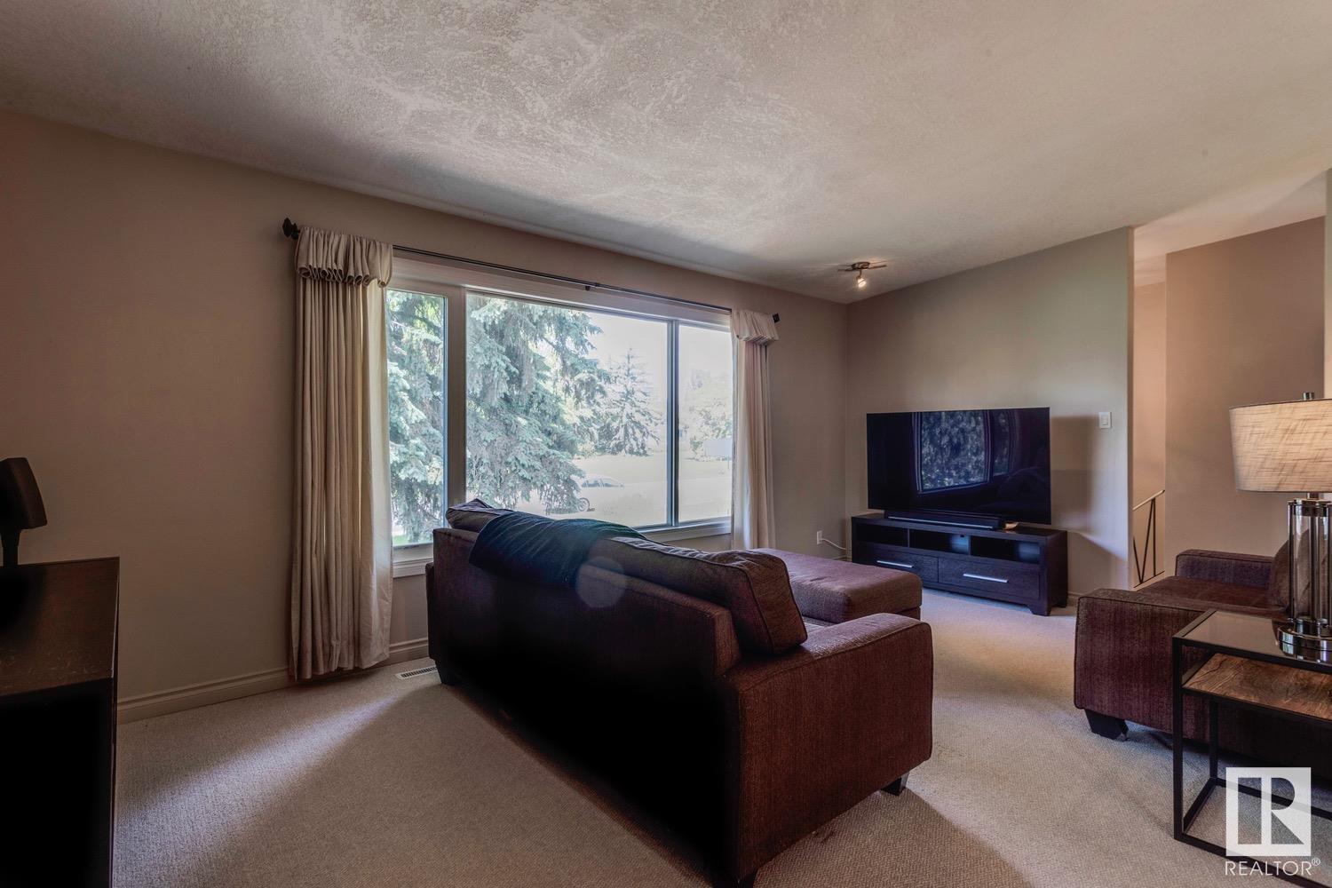 11211 48 AV NW