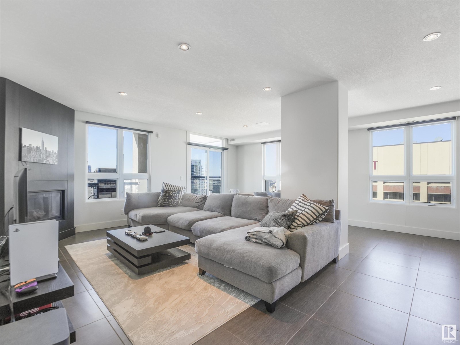 #1704 9939 109 ST NW