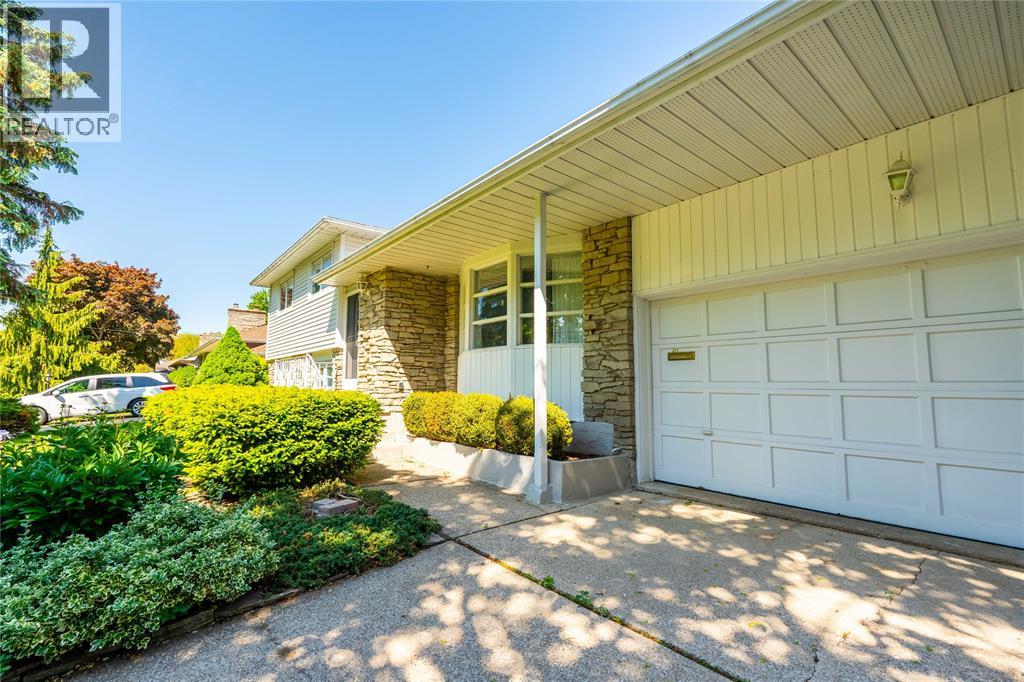 572 HIGHBURY PARK