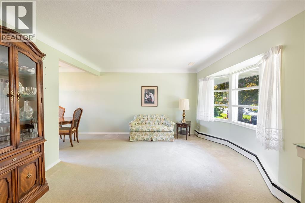 572 HIGHBURY PARK
