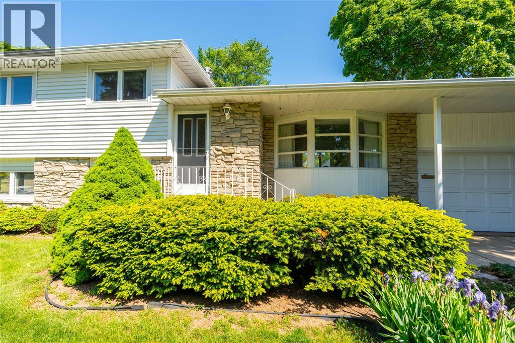 572 HIGHBURY PARK