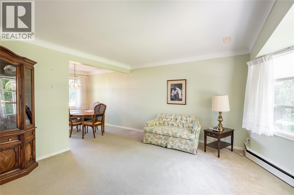 572 HIGHBURY PARK