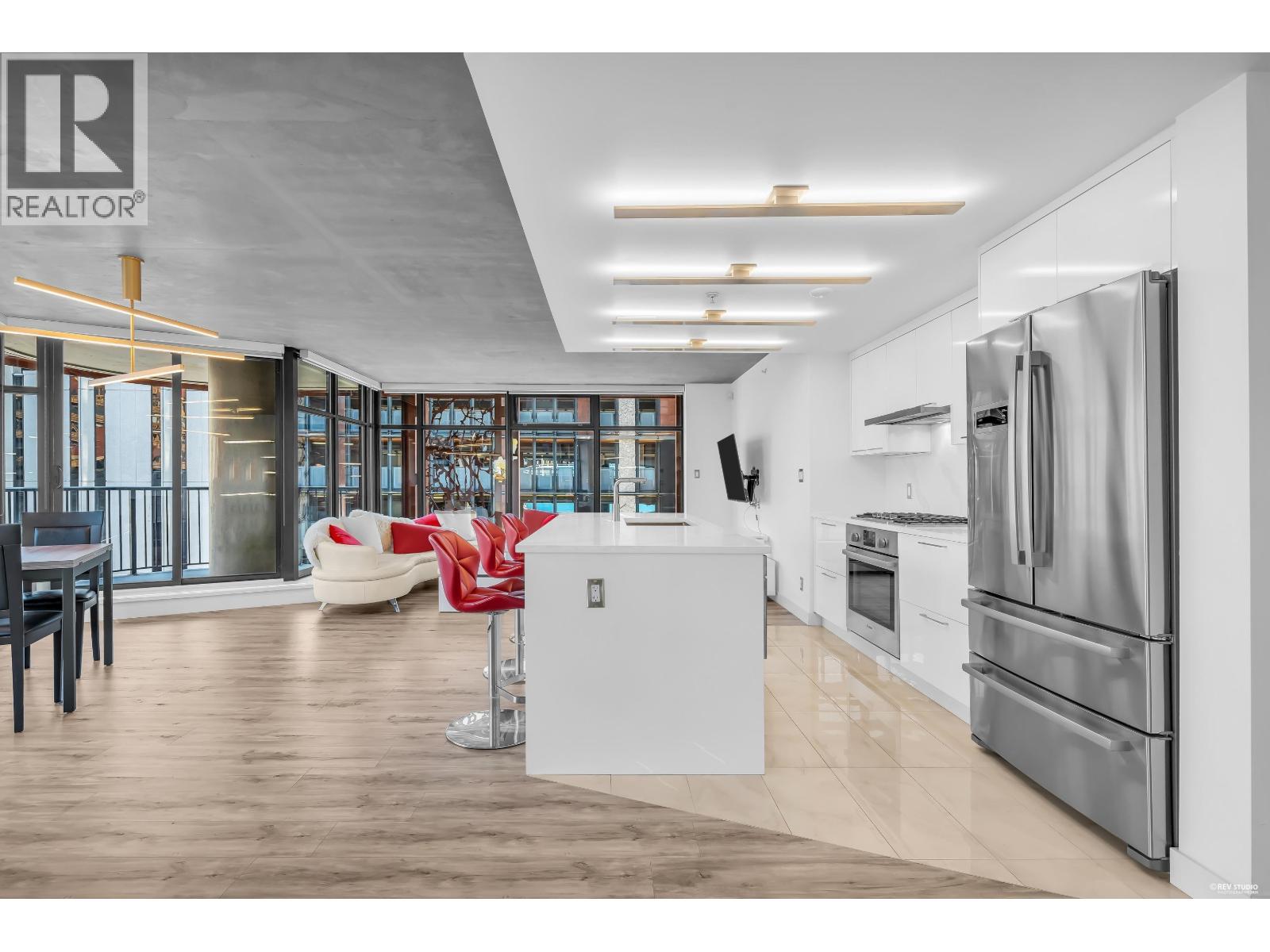 610 128 W CORDOVA STREET