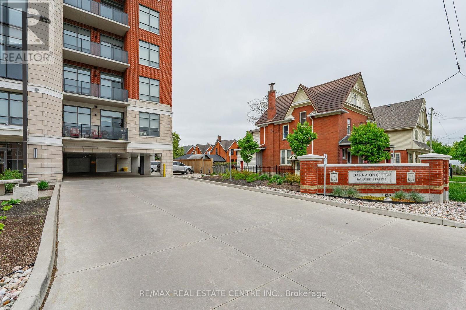 202 - 399 QUEEN STREET S