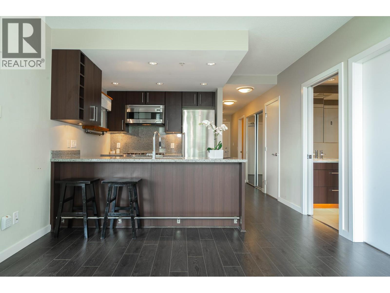 707 108 W 1ST AVENUE